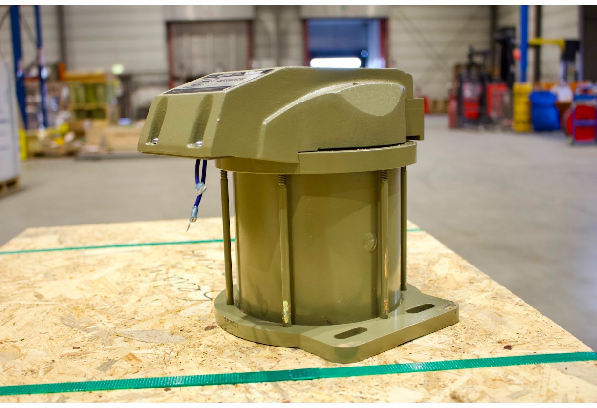 An oil pump for a locomotive