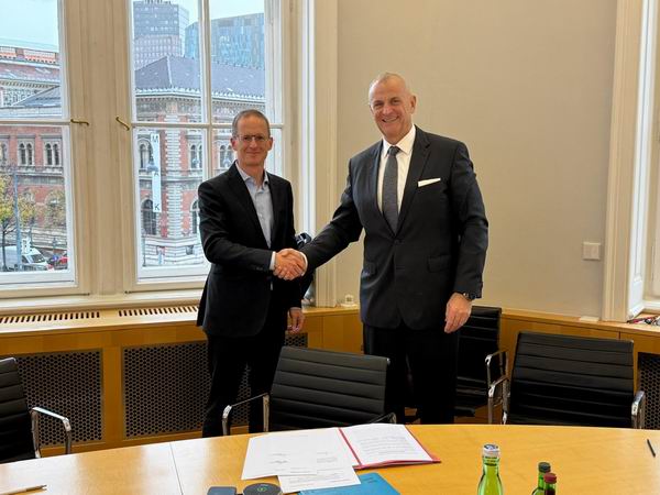 László Horváth and Thomas Gruber