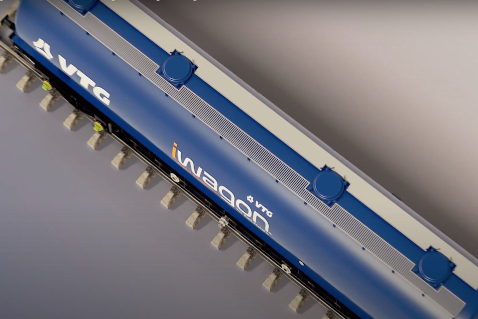 iWagon visualisation - a long modern blue liveried hopper wagon