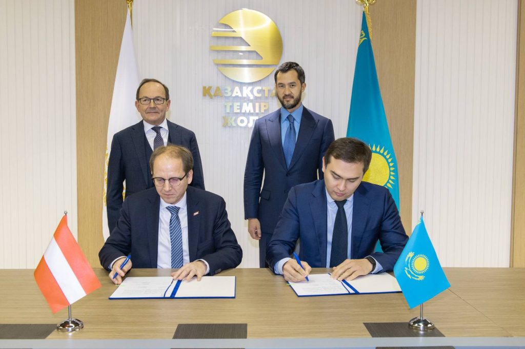 The signing of the Memorandum of Understanding between RCG and KTZ. Image: Telegram. © KTZ Press