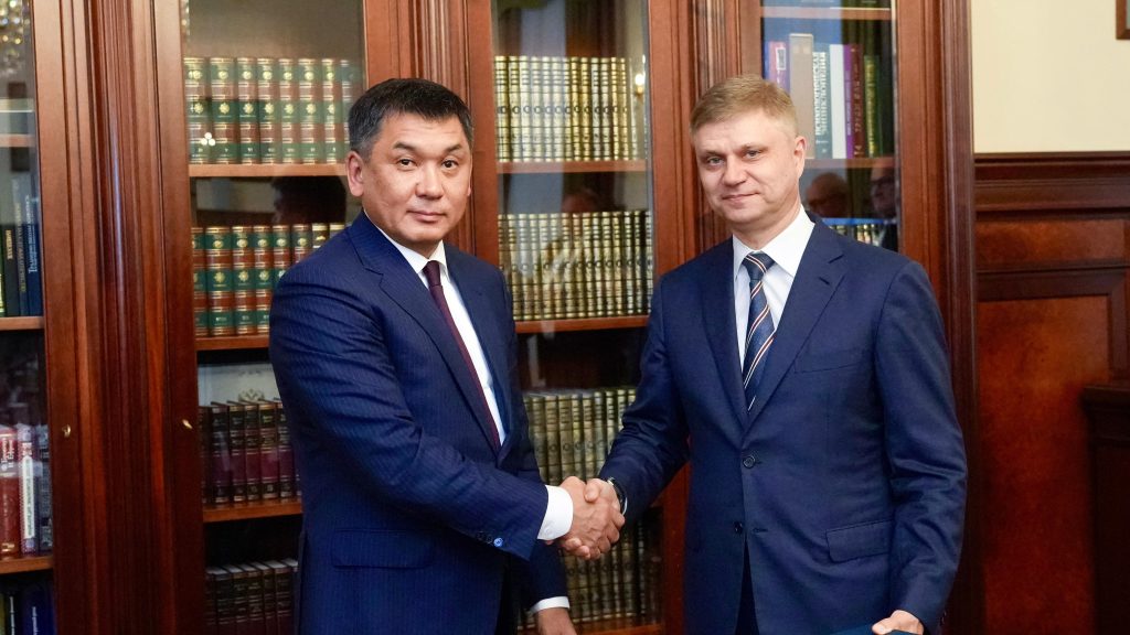 Talgat Aldybergenov and Oleg Belozerov, heads of KTZ and RZD. Image: © Kazakhstan Railways