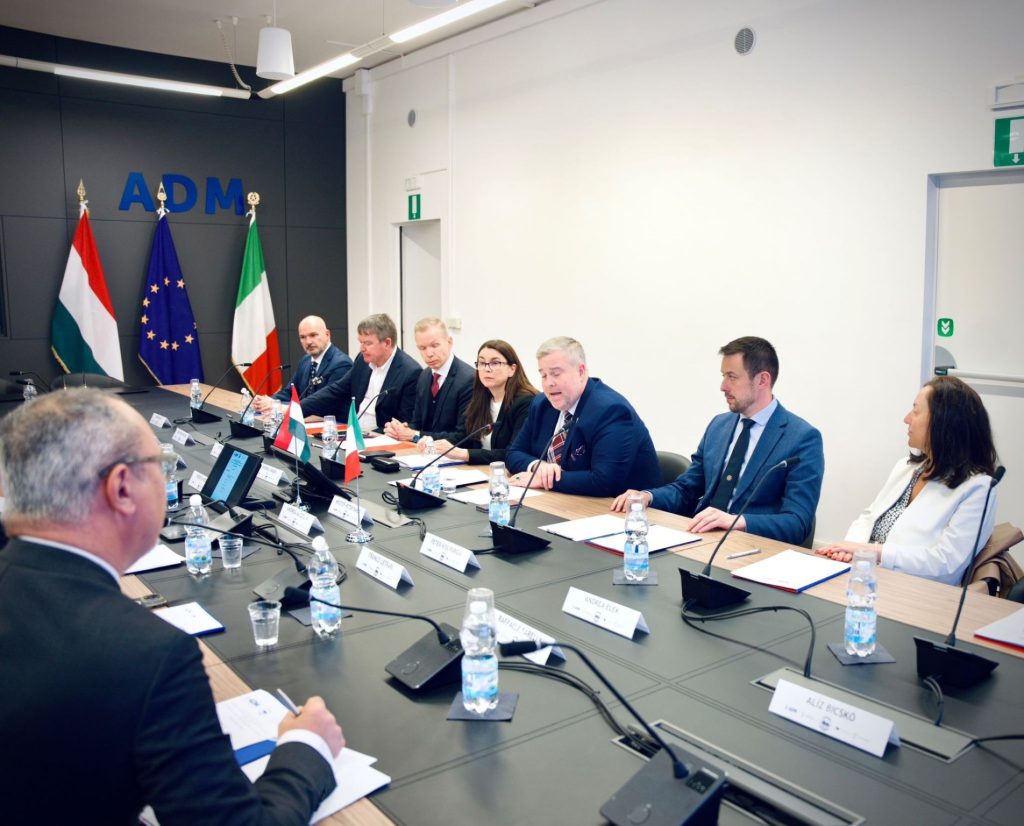 The signing of the customs corridor agreement. Image: LinkedIn © National Tax and Customs Administration of Hungary