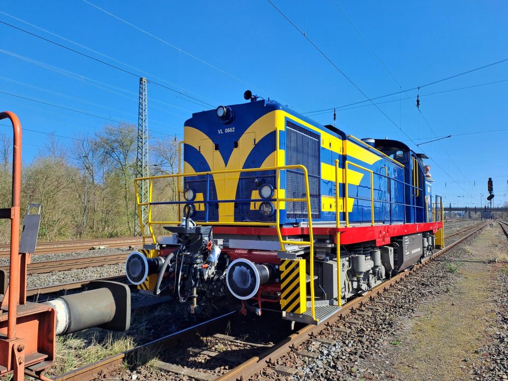 The WLE's locomotive has a traditional coupling mechanism paired with a DAC unit. Image: LinkedIn © DAC4EU - Digital Automatic Coupling for Europe