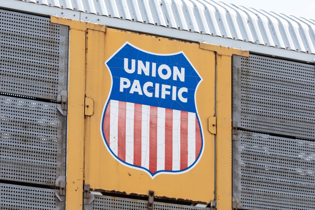 Union Pacific plans to acquire Norfolk Southern. Image/ Shutterstock.