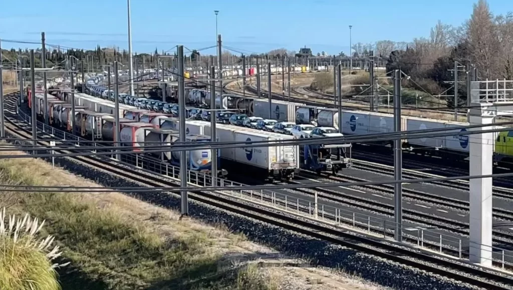 Freight trains are currently parked at Le Soler, near Perpignan. Image: Radio France © Marie Rouarch