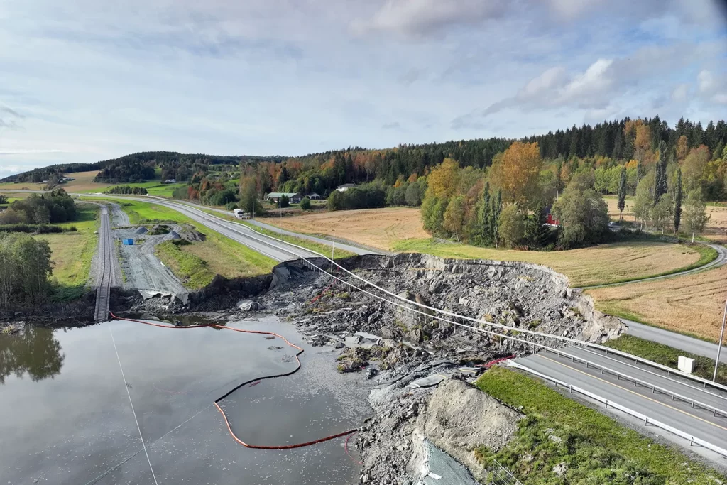 The landslide led to the still ongoing closure of the Nordlands Line. Image: © Bane Nor/Bjørn Modell